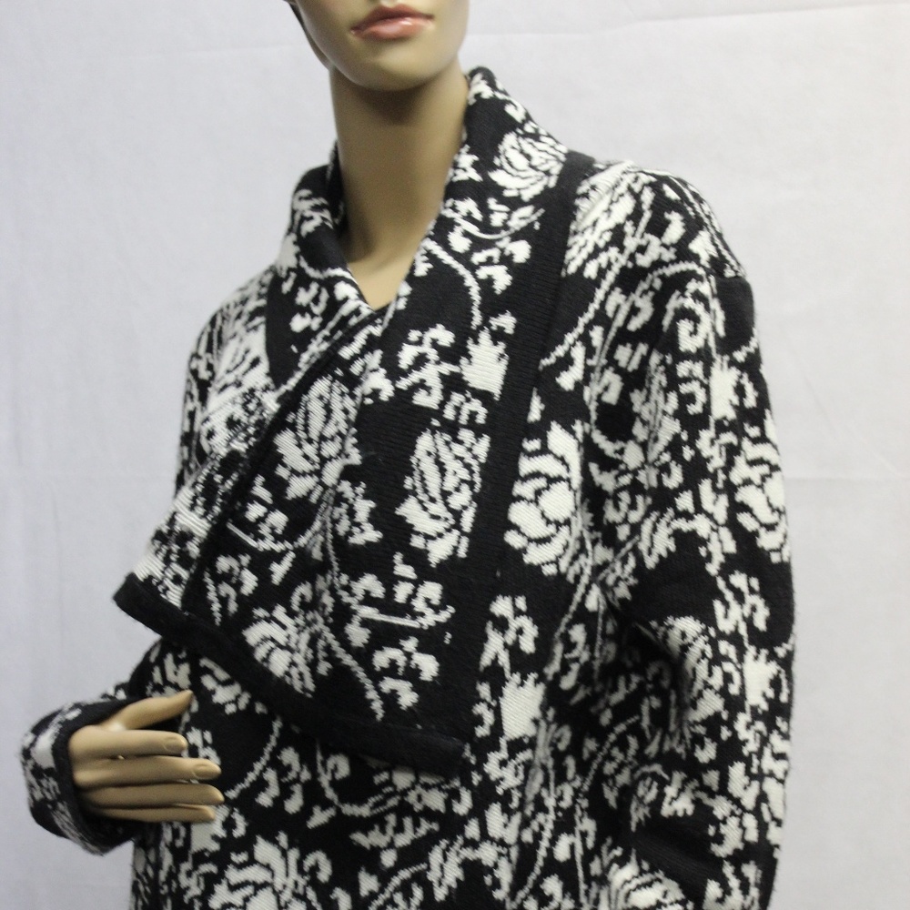 Moon Collection Black & White Cardigan Wrap